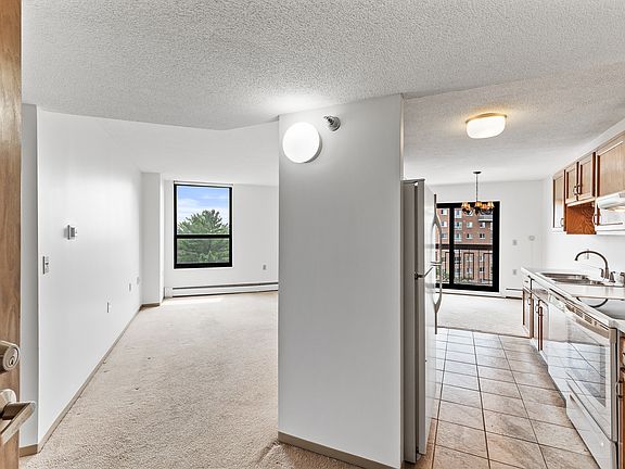 3rd image of 6615 Lake Shore Dr S APT 900