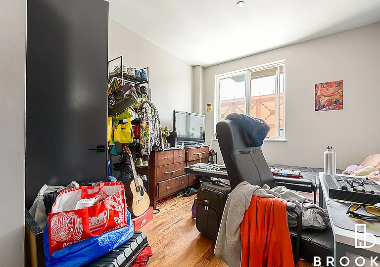1461 Gates Ave #4D — Photo 8