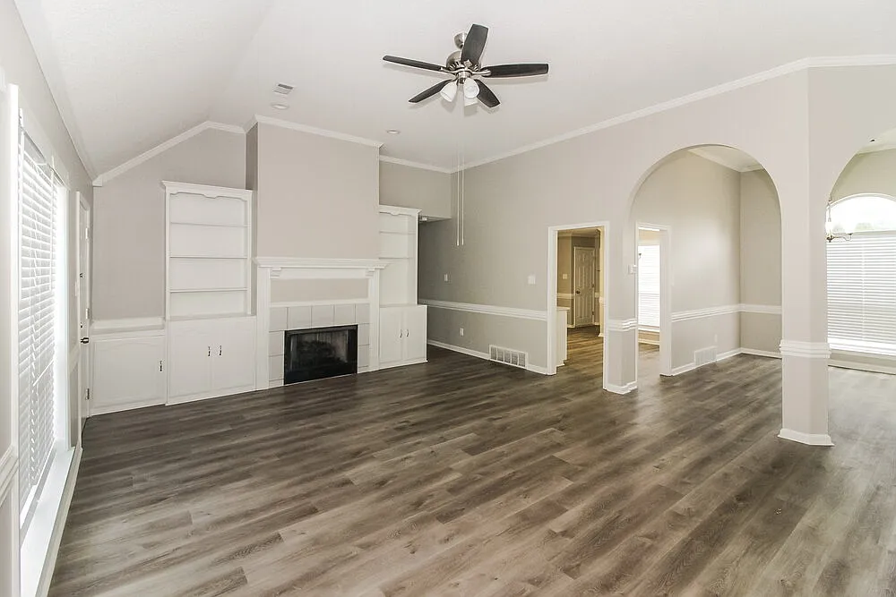 3 bed, 2.0 bath, 2180 sqft, $2,385 — Photo 4
