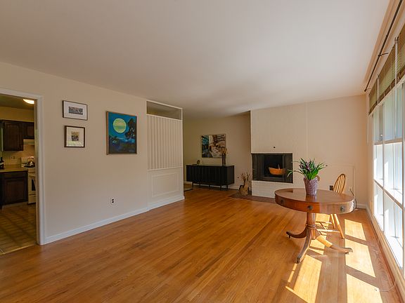 4th image of 4810 Bradford Dr