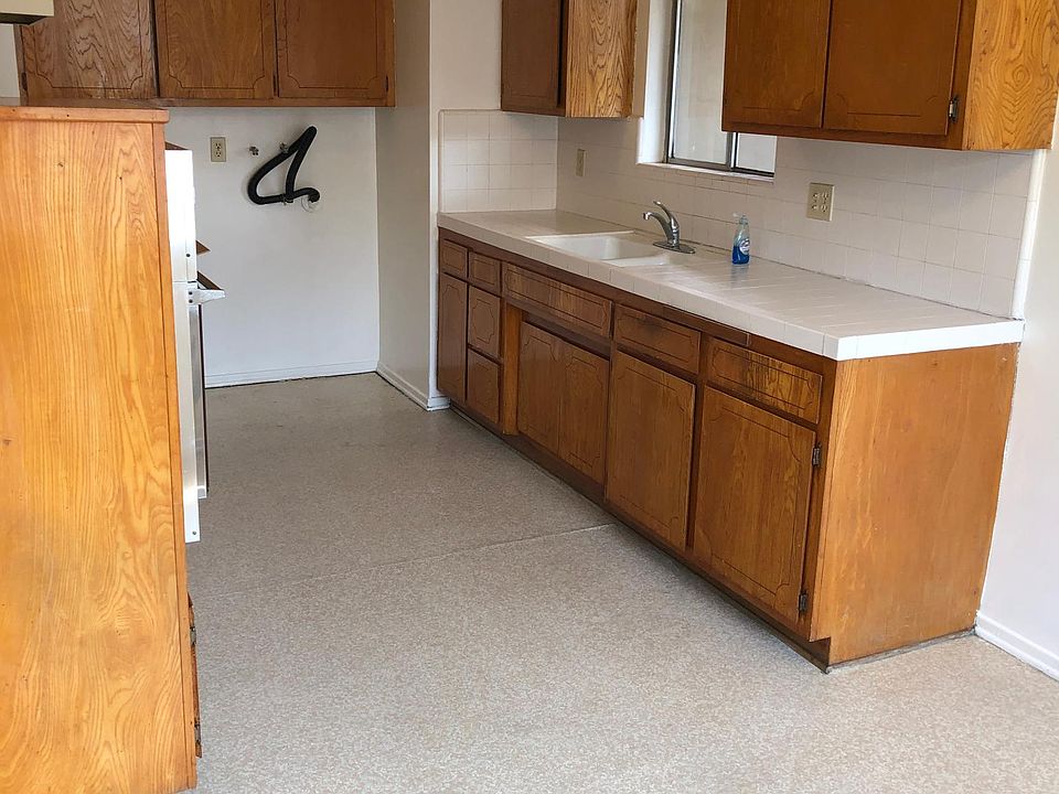 1st image of 4323 W 138th St #B