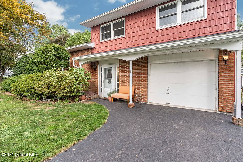 2nd image of 8 Birch Lane