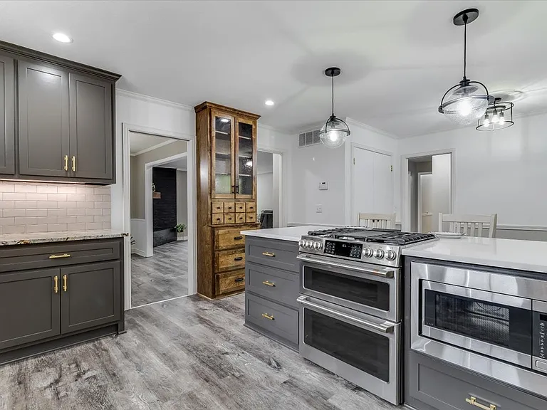 720 N Stratford Ln — Photo 6