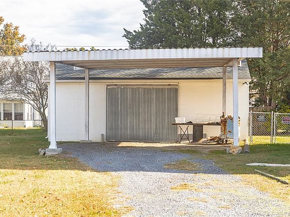 4th image of 701 Kippax Ct