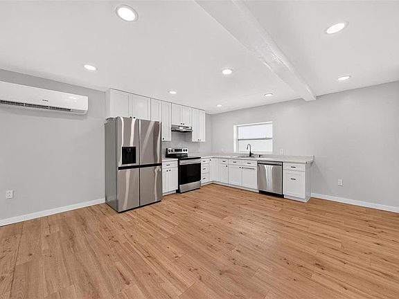 4th image of 1099 Grove Ave