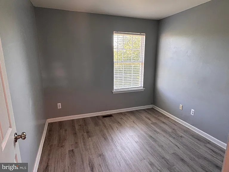 658 Dairy Dr — Photo 10