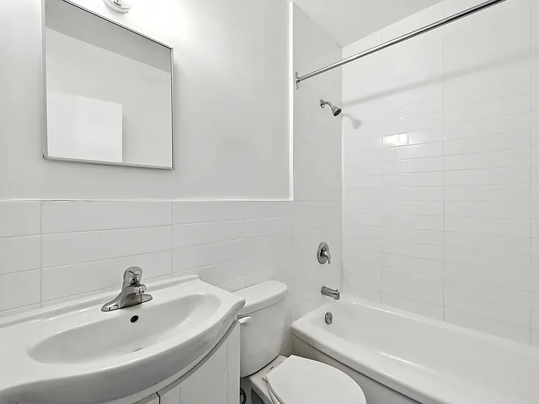 45 Fennell Ave E — Photo 8