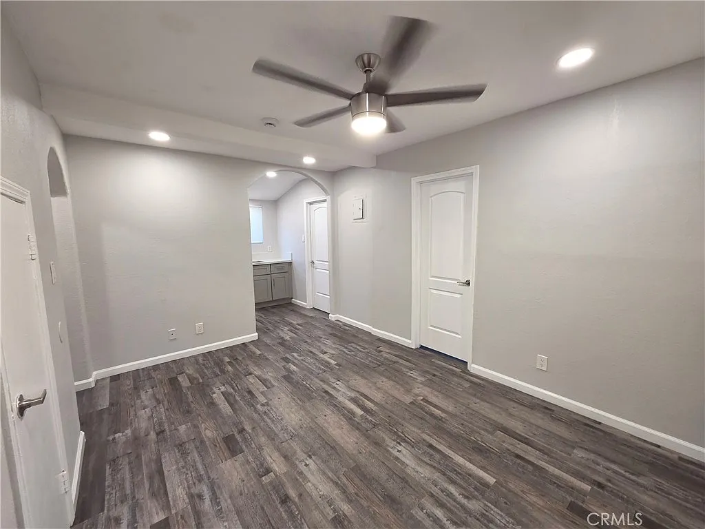 2 bed, 625 sqft, $2,100 — Photo 2