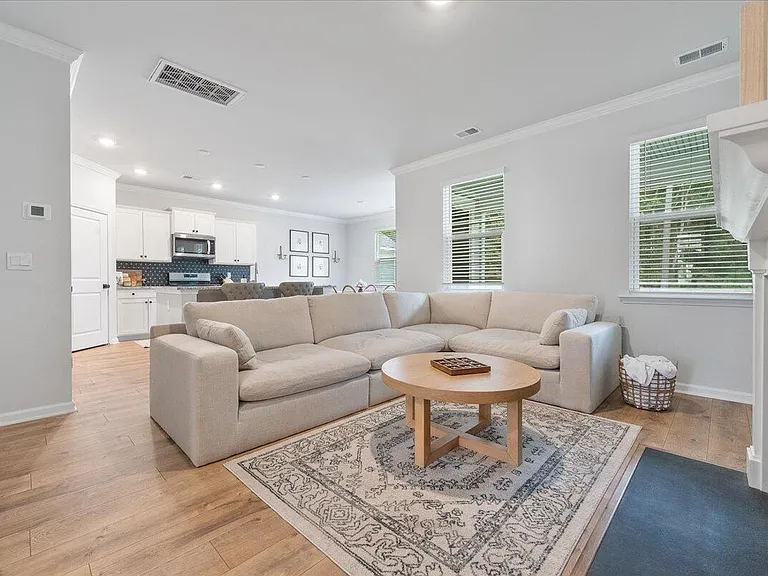 402 Oak View Way — Photo 9
