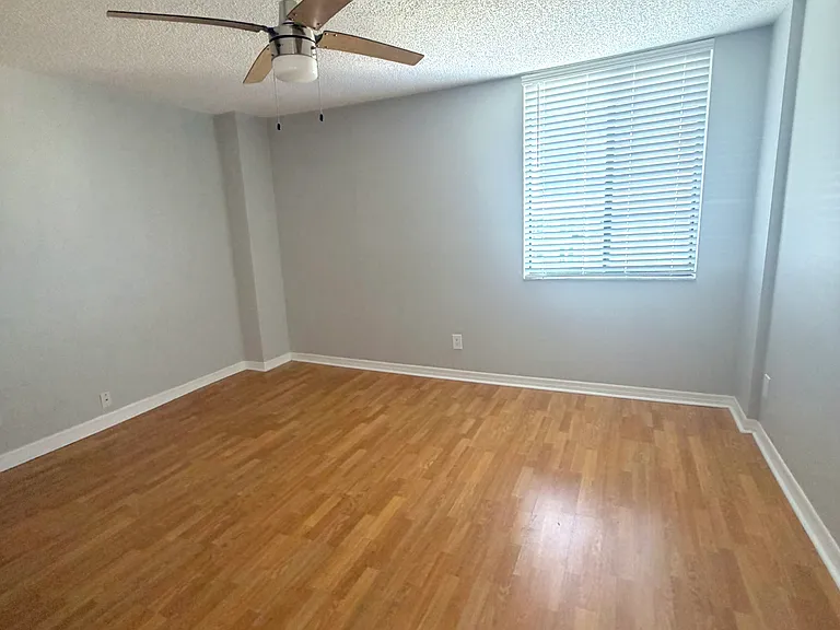 201 W Laurel St #708 — Photo 4