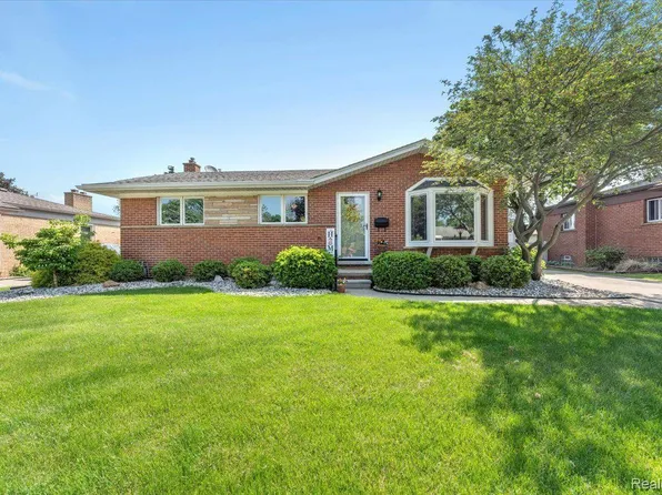 1943 Lakeview St, Trenton, MI 48183