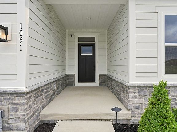 2nd image of 1051 Black Sands Dr #Y229uu