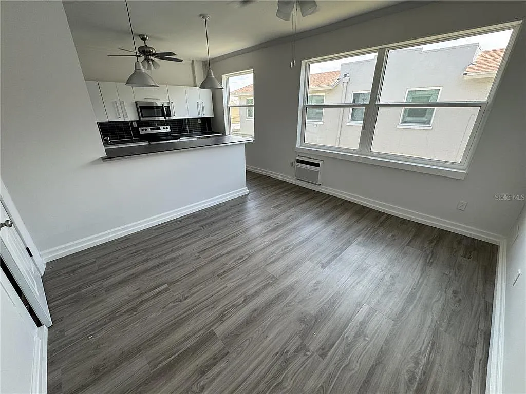 1 bed, 1.0 bath, 900 sqft, $1,350 — Photo 2