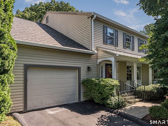 3rd image of 15 Cambridge Drive #15