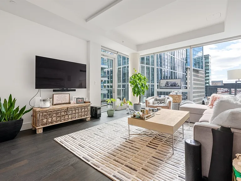22 Liberty Dr #9G — Photo 2