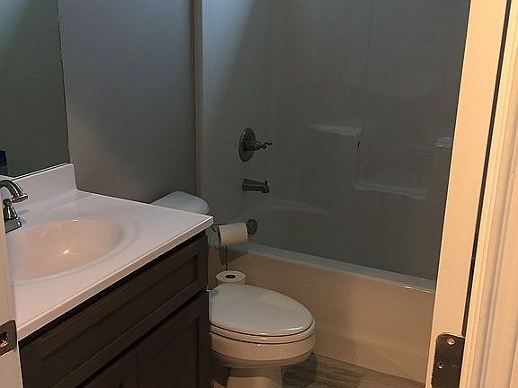 5th image of 201 Lynnwood Dr
