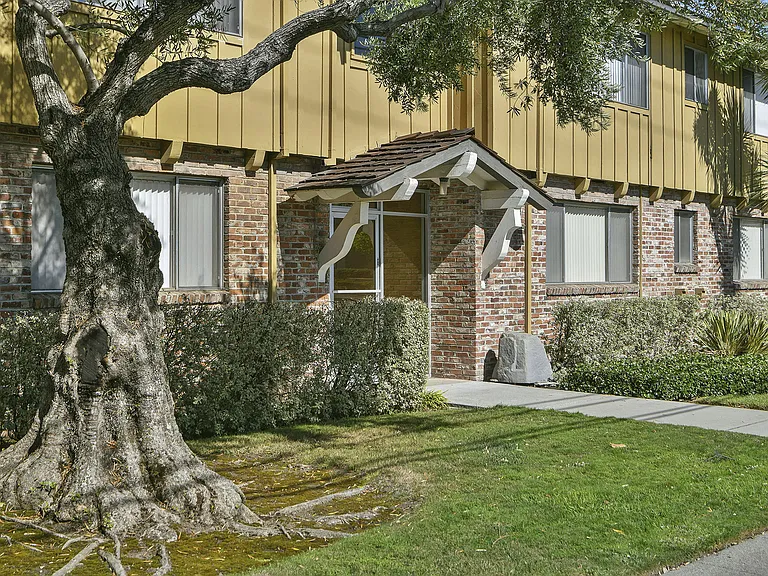 Driftwood Apartments — Photo 9