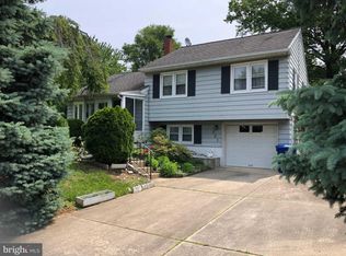 201 Woodpecker Ln, Mount Holly, NJ 08060