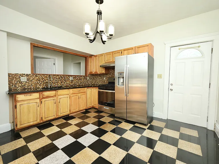 488 Pleasant St #1 — Photo 4