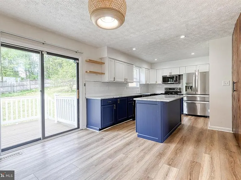 1577 Loring Ct — Photo 10