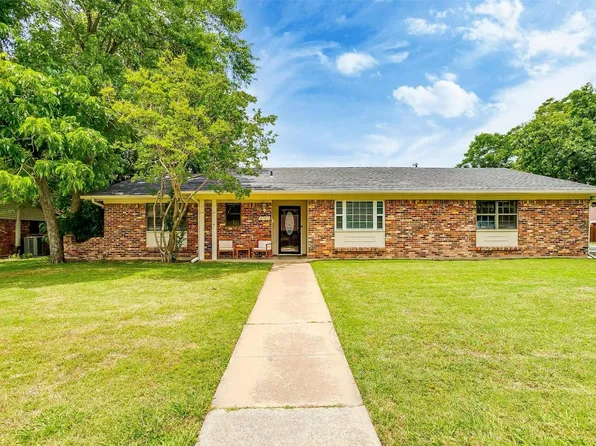6909 Corona Dr, North Richland Hills, TX 76180