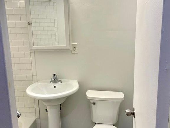 5th image of 47 Oakwood Ave #3