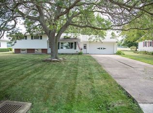 450 Sunrise Dr, Amherst, OH 44001