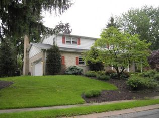 2990 Forrest Ln, York, PA 17402