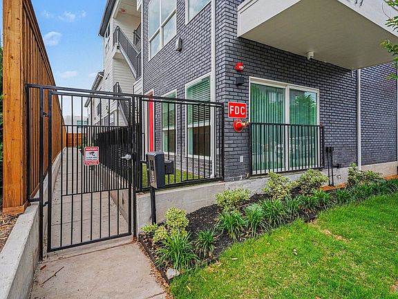 3rd image of 2217 N Fitzhugh Ave #204
