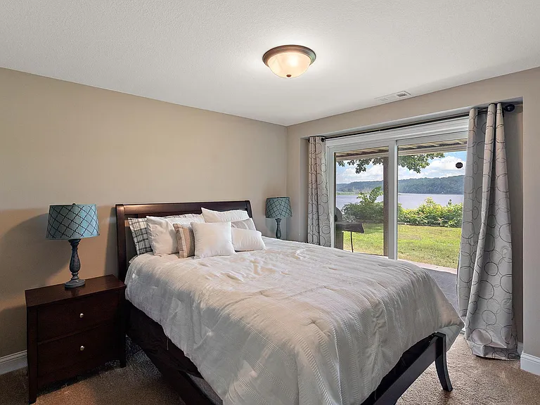 118 Lakeside Dr — Photo 15