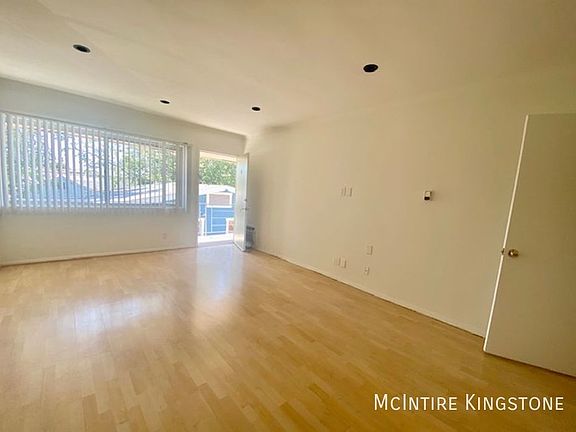 4th image of 1332 E Broadway #4
