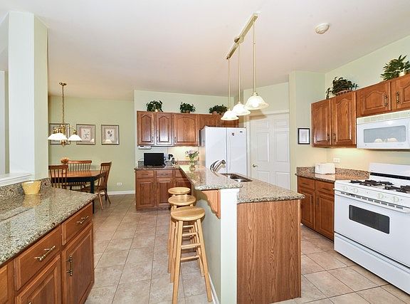 4th image of 11135 Edgebrook Ln #A