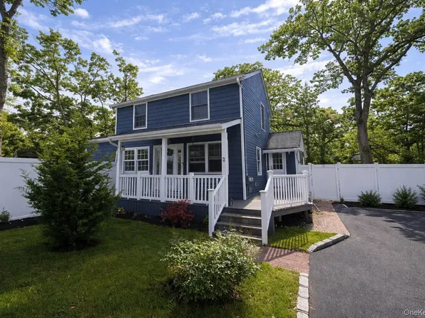 2 Taft Avenue, Islip, NY 11751