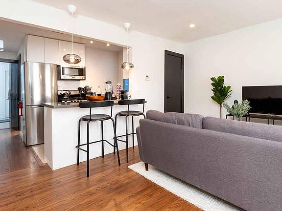 4th image of 761 Commercial St APT 3