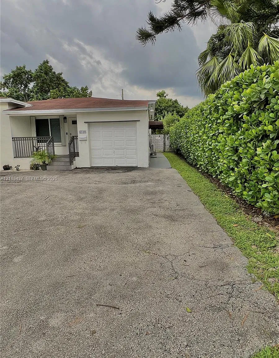 Coral Way Heights — Photo 1