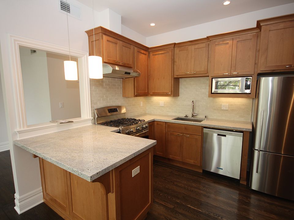 1st image of 320 Walnut St