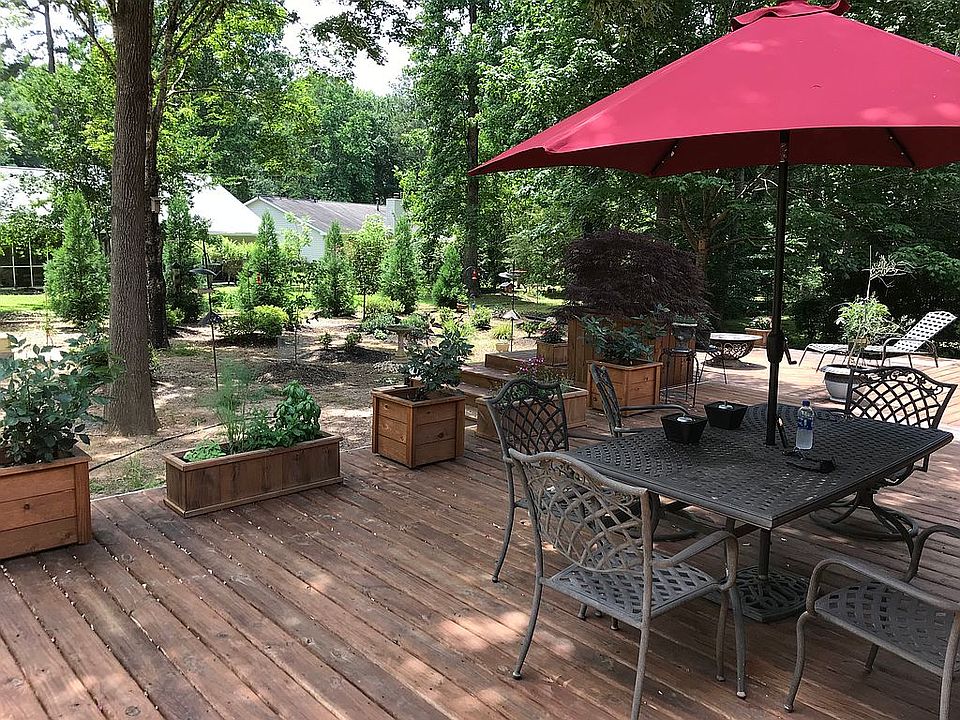2nd image of 211 Driftwood Ln