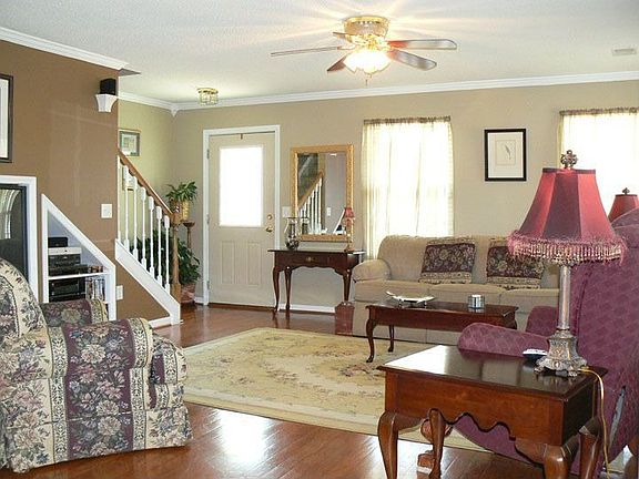 Great Room w/Hardwood