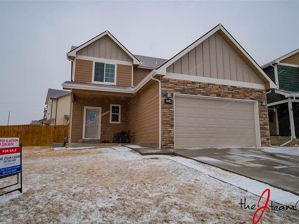 1st image of 930 Pebble Mountain Dr