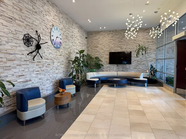 3939 Duke Of York Blvd #1909, Mississauga, ON L5B 4N2