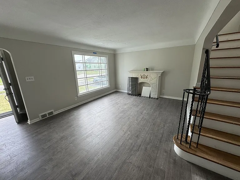 18801 Invermere Ave — Photo 4