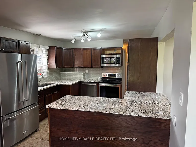 920 Willowdale Ave — Photo 3