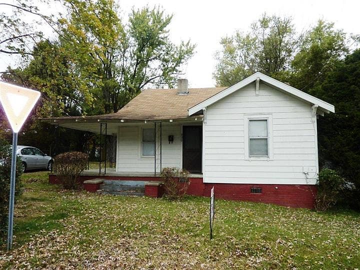 2nd image of 330 Pickett Pl