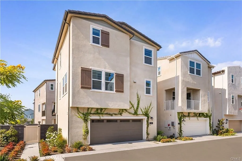 4 bed, 3.5 bath, 1818 sqft, $5,500 — Photo 2