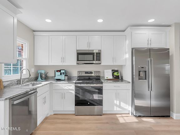 3rd image of 808B Balmoral Court #B