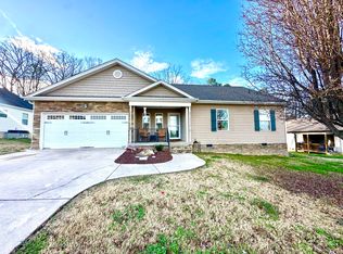 33 Cottage Crest Ct, Chickamauga, GA 30707