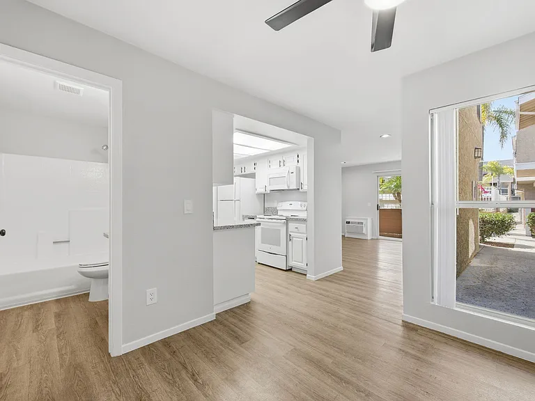 Benchmark Apartments — Photo 13
