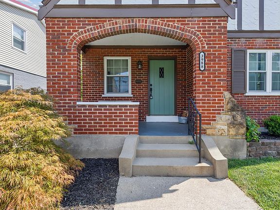 2nd image of 3988 Raceview Ave