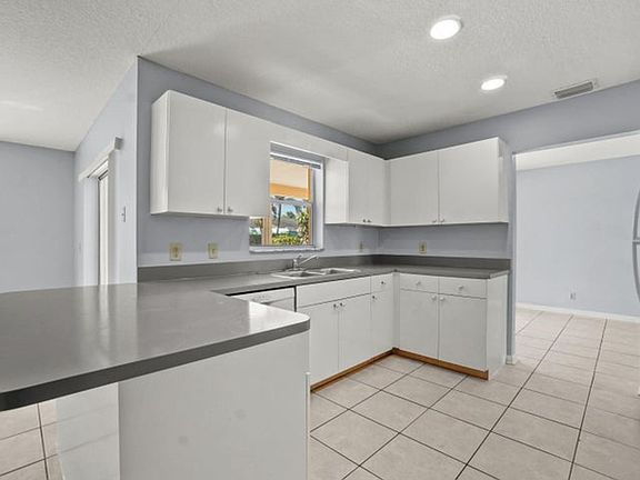 4th image of 4128 Chestnut Ave