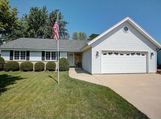 N50W14362 Fairmount Ave, Menomonee Falls, WI 53051